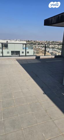 גג/ פנטהאוז, יוסי בנאי 77, פסגות אפק, ראש העין