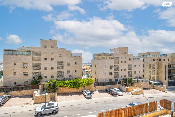 דירה, אלעזר מנחם גלרנטר, חומת שמואל, הר חומה, ירושלים