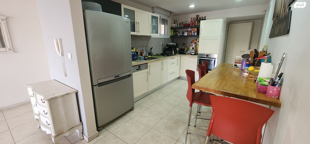 דירה, כיכר עמוס הנביא, הנביאים, מודיעין מכבים רעות