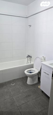 גג/ פנטהאוז, יוסי בנאי 77, פסגות אפק, ראש העין