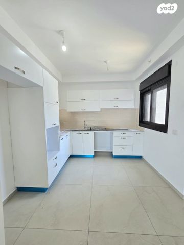 דירה, אמנון ליפקין שחק, נוף הטיילת, נתניה