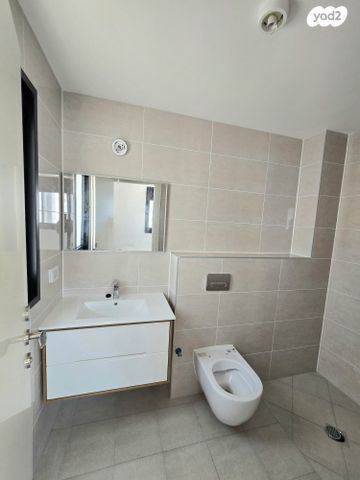 דירה, אמנון ליפקין שחק, נוף הטיילת, נתניה