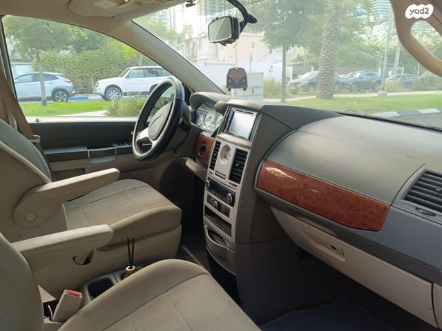 גראנד וויאג'ר 4X2 Touring אוט׳ מיניוואן / MPV 7 מק 3.8 (193 כ״ס)