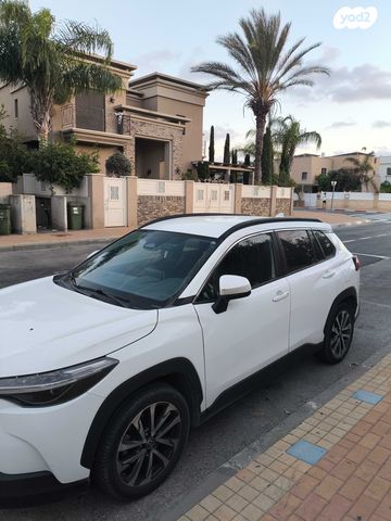 מודעת רכב טויוטה קורולה קרוס