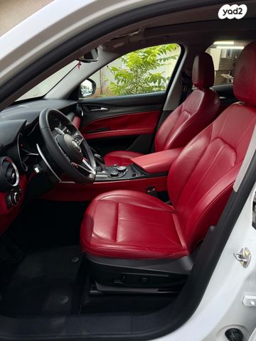 אלפא רומיאו סטלביו