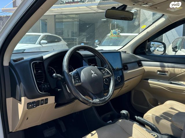 מיצובישי אאוטלנדר