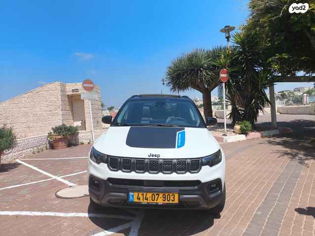 מודעת רכב ג'יפ קומפאס