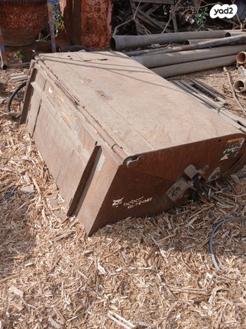 מודעת רכב מקרצפת כביש