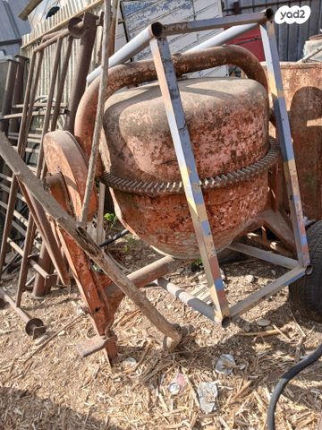 מודעת רכב מערבל בטון