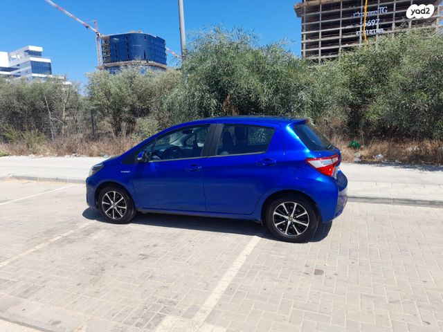 טויוטה יאריס