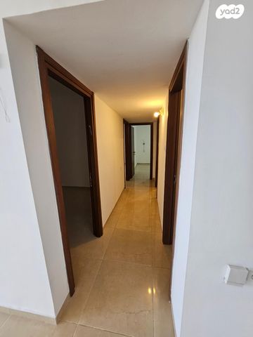 דירה, משה איכילוב 2, צפון מערב מרכז העיר, נתניה