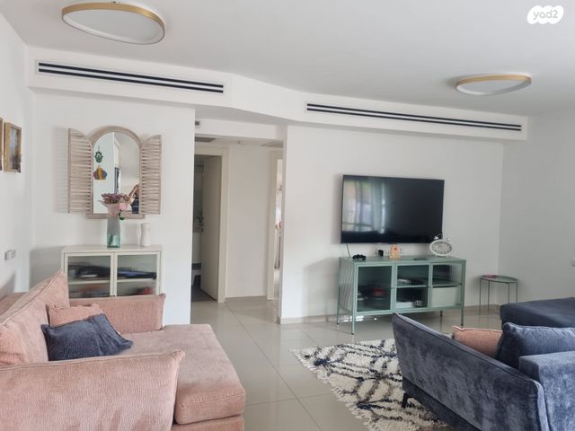 דירה, שדרות רפאל סויסה 9, בר לב, מזכרת בתיה