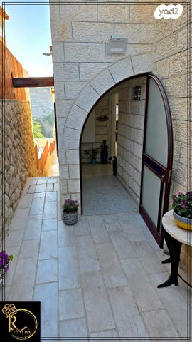 דו משפחתי, המצדים, המצדים, מעלה אדומים