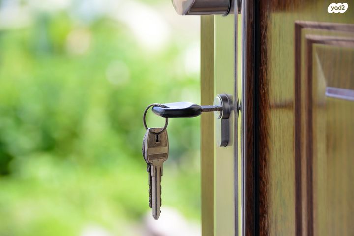 מגרשים, אורנית, אורנית