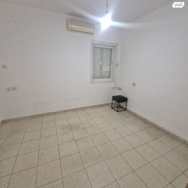 דירה, כ"ג, חברת חשמל, גבעתיים