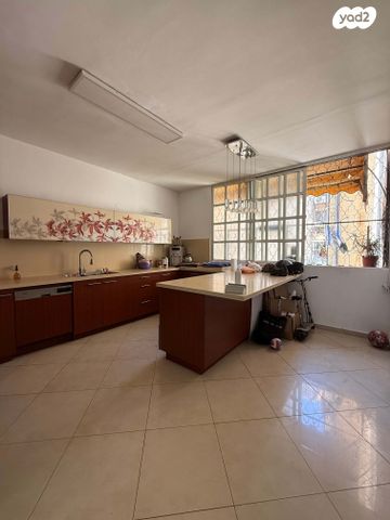 דירה, משה שרת 27, לב העיר, בת ים