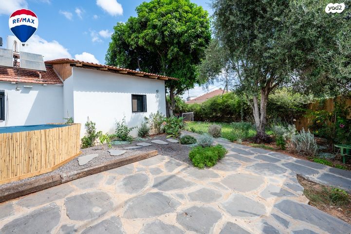 דו משפחתי, נעורים, הנחל, פרדס חנה כרכור