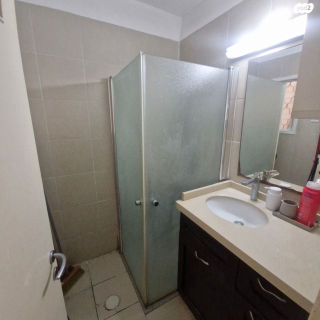 דירה, כ"ג, חברת חשמל, גבעתיים