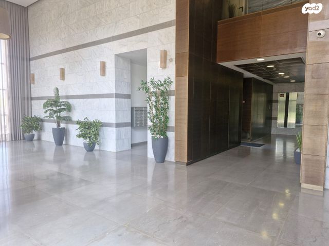 דירה, רחובות החדשה, רחובות