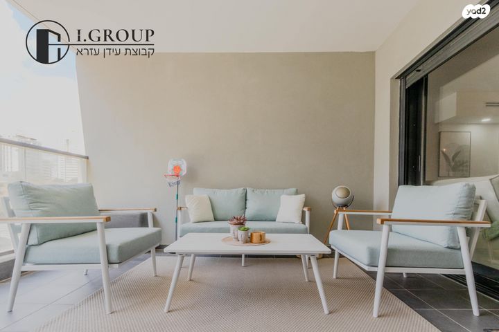 דירה, נתן אלתרמן, פסגות אפק, ראש העין