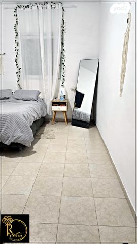 דירת גן, העירית, צמח השדה, מעלה אדומים