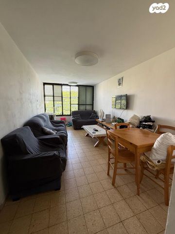 דירה, אצ"ל, שז"ר / דקר, טירת כרמל