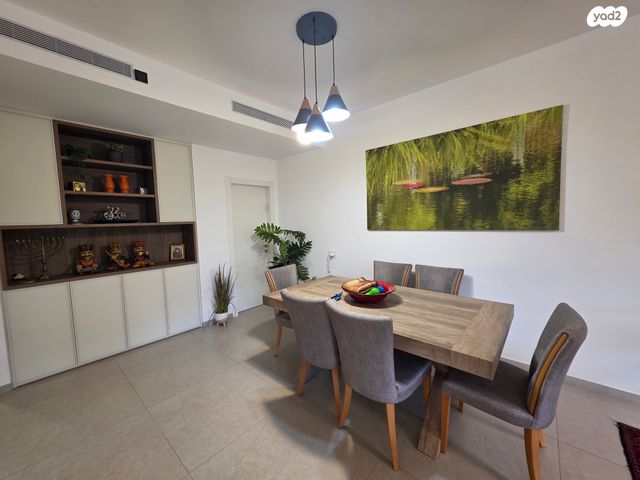 דירת גן, שכונה 8, תל מונד