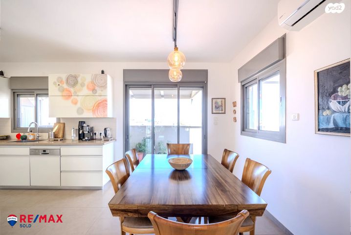 גג/ פנטהאוז, אנה פרנק 13, פתח תקווה