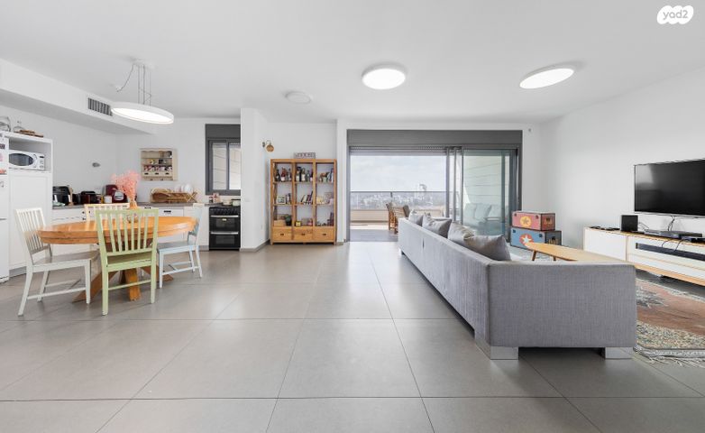 אפרים קציר 4