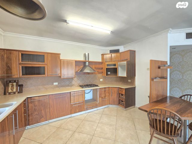 דירת גן, ברכה צפירה, רמת שרת, ירושלים