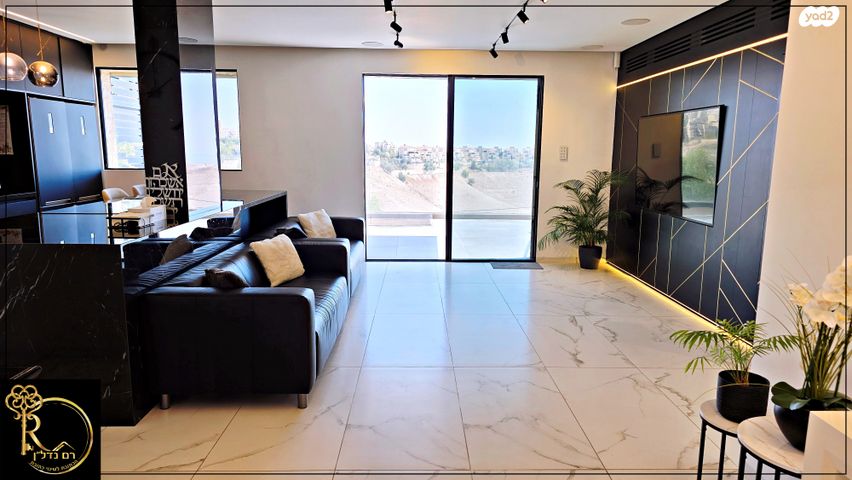 דירת גן, העירית, צמח השדה, מעלה אדומים