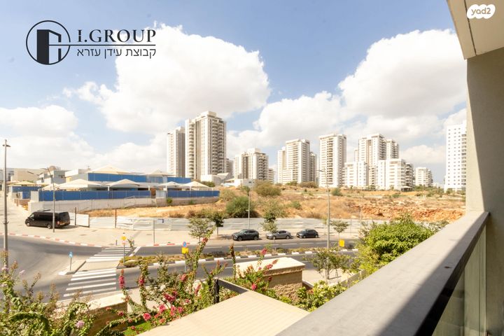 דירה, נתן אלתרמן, פסגות אפק, ראש העין