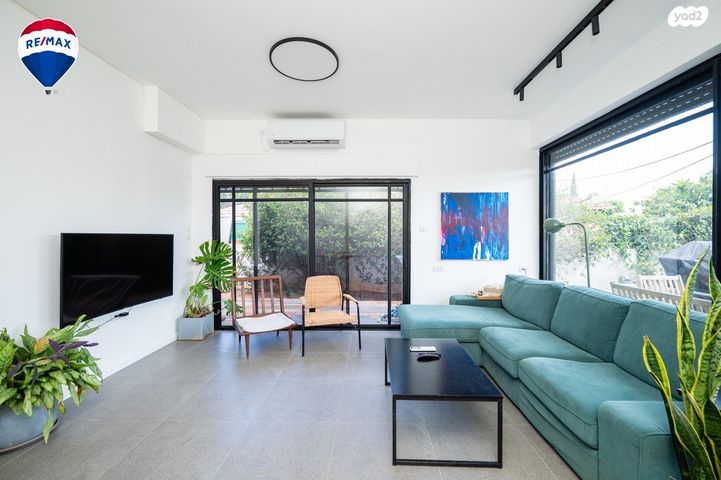 דו משפחתי, נעורים, הנחל, פרדס חנה כרכור