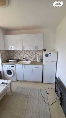 דרך יד לבנים 82