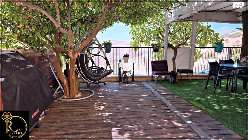 דירת גן, העירית, צמח השדה, מעלה אדומים