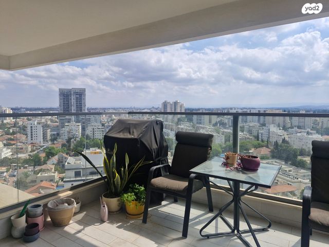 דירה, רחובות החדשה, רחובות