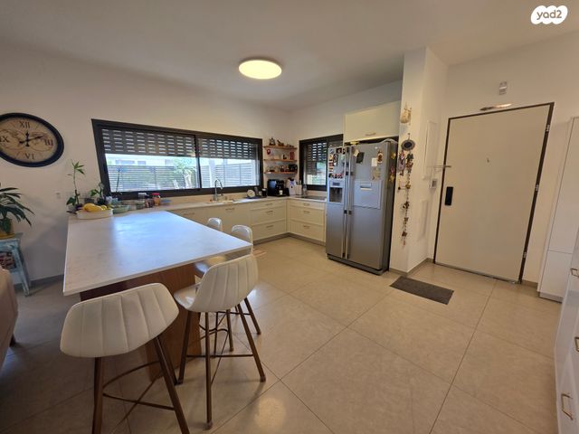 דירת גן, שכונה 8, תל מונד