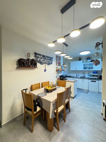 דירה, משה פורר, היובל, שרונה, רחובות