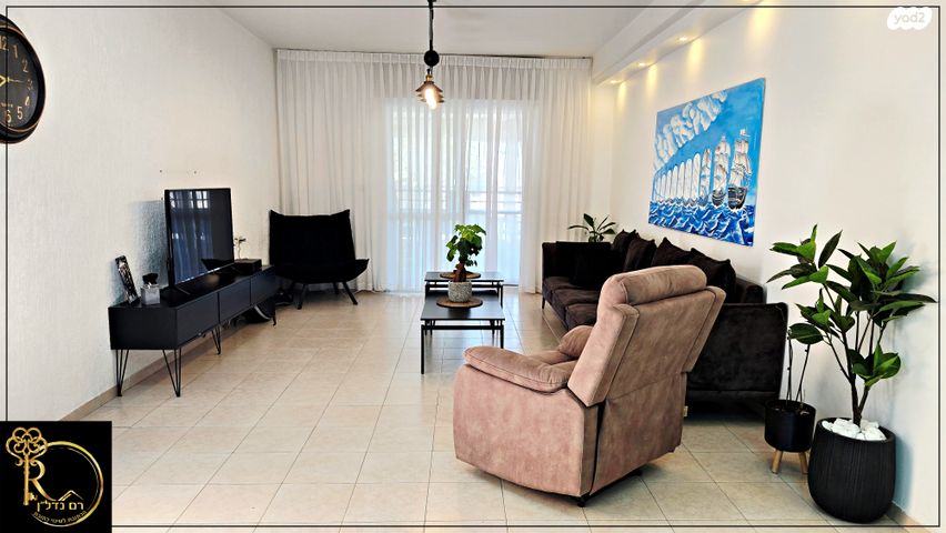 דירת גן, העירית, צמח השדה, מעלה אדומים