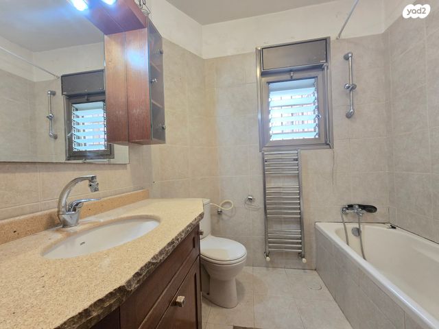 דירת גן, ברכה צפירה, רמת שרת, ירושלים