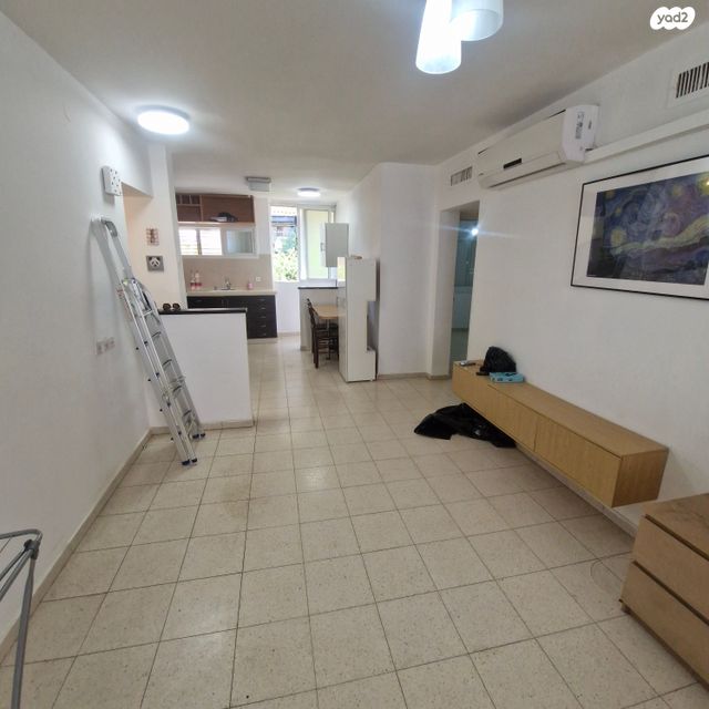 דירה, כ"ג, חברת חשמל, גבעתיים