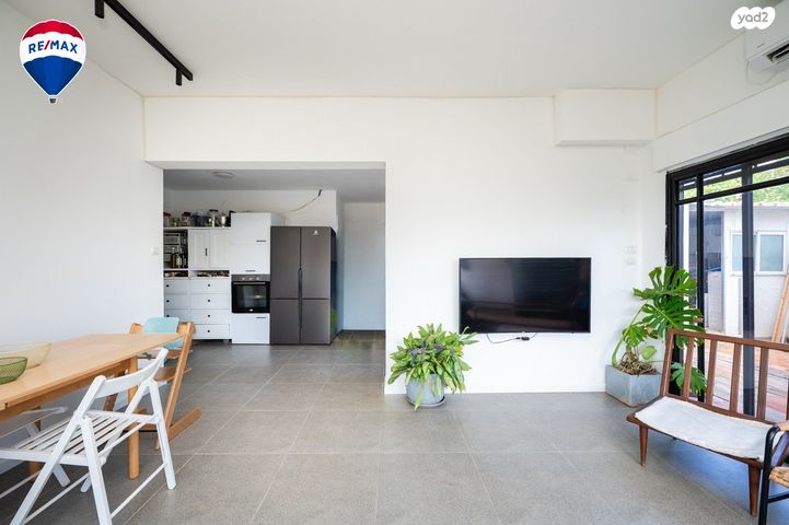 דו משפחתי, נעורים, הנחל, פרדס חנה כרכור