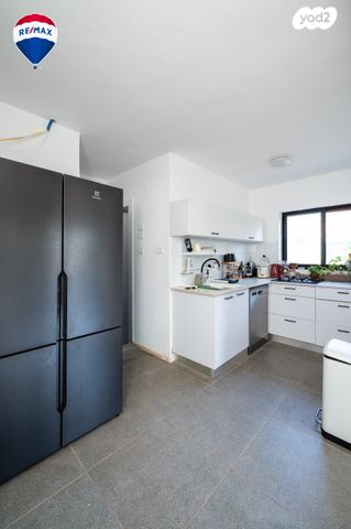 דו משפחתי, נעורים, הנחל, פרדס חנה כרכור