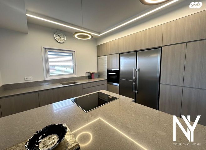 גג/ פנטהאוז, קרית הפרחים - 2005, רעננה