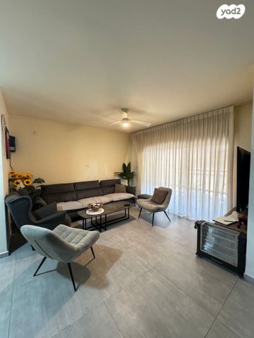 דירה, משה פורר, היובל, שרונה, רחובות