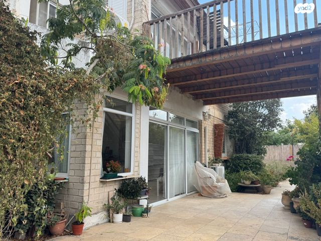 דו משפחתי, הנרייטה סולד, כפר סבא