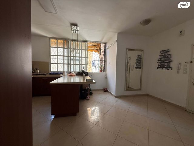 דירה, משה שרת 27, לב העיר, בת ים