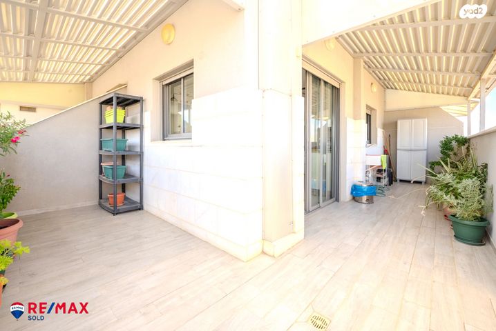 גג/ פנטהאוז, אנה פרנק 13, פתח תקווה