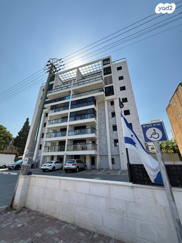 דירה, אצ"ל, שז"ר / דקר, טירת כרמל