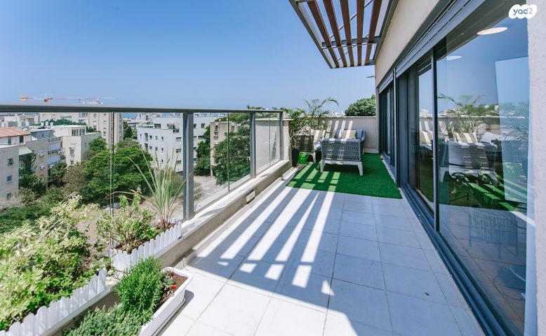 גג/ פנטהאוז, יהודה הלוי 4, מרכז, הרצליה